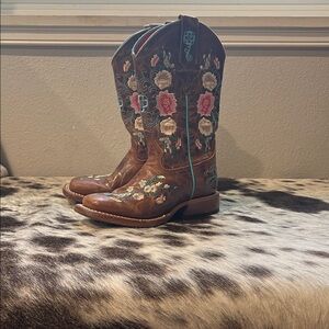 Macie Bean Kids Boots with Floral Embroidery